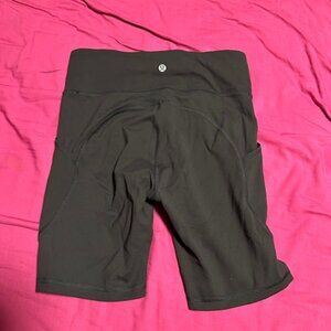 Lululemon Wunder Train Shorts size 8 with side pockets